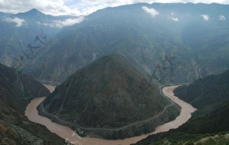 高原河流的巨弯图片