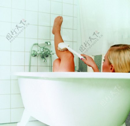 居家女性沐浴图片