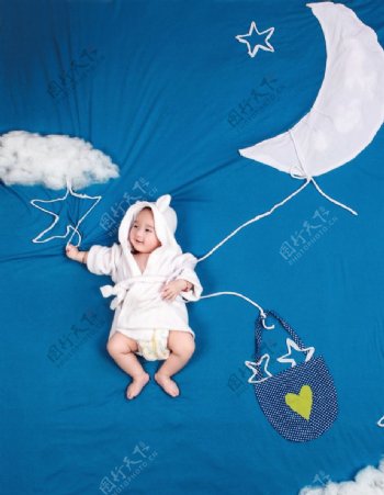 婴幼儿艺术满月照图片