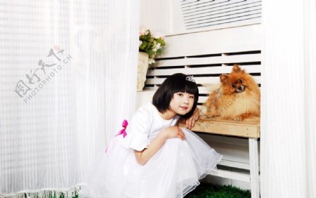 小公主和小狗图片