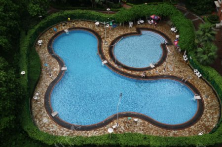 鱼形状的游泳池