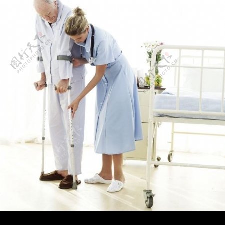 护士照顾病人