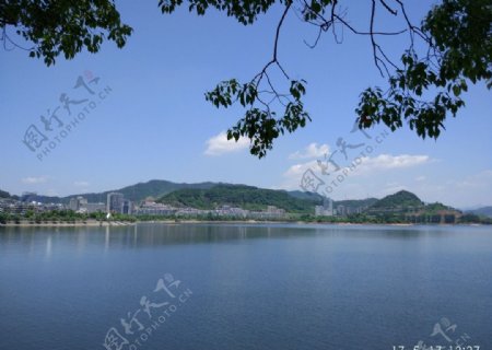 湖边景色图千岛湖