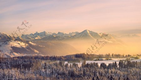 瑞士风景夕阳远处雪山风景图