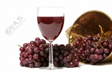 新鲜葡萄与酒杯图片图片