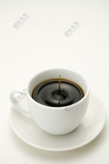 咖啡杯水滴图片