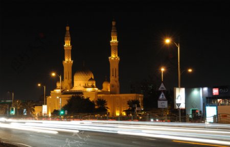 道路边上的清真寺