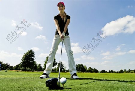 准备打高尔夫球的外国美女图片