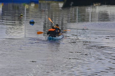 夫妇运动划独木舟交通水利桨体育