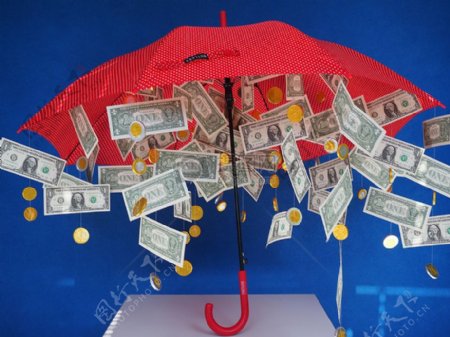 雨伞下的钞票