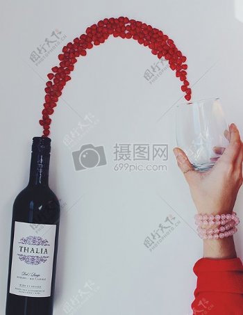 红色水果出柜塔利亚葡萄酒一瓶葡萄酒玻璃