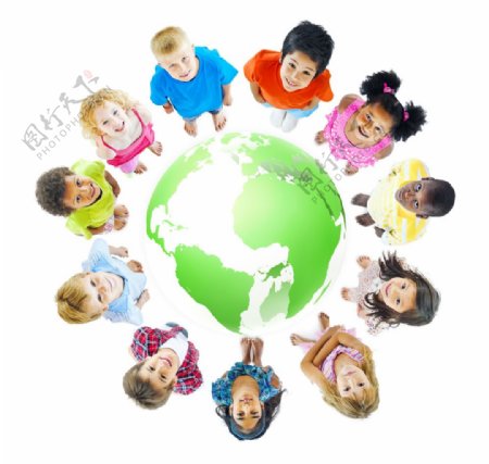 绿色地球周围的孩子图片