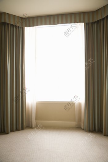 酒店的窗户及落地窗帘图片