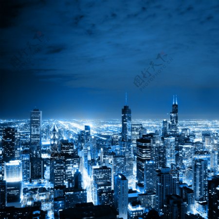 夜晚灯光璀璨的高楼图片
