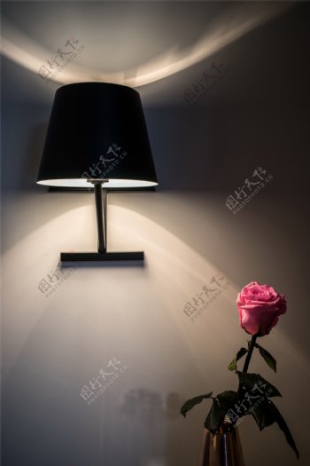 北欧卧室墙灯玫瑰效果图