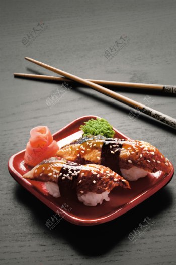 鳗鱼寿司图片