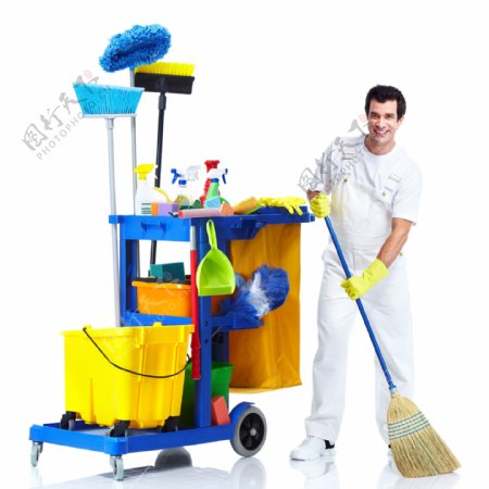 扫地的男清洁工图片