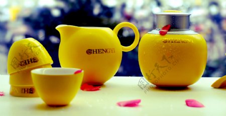 陶瓷黄色茶具图片