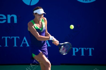 网球比赛女运动员图片