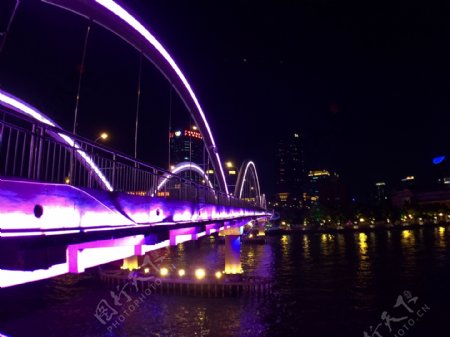夜幕下的广州解放桥图片