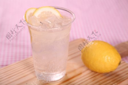 柠檬汽泡饮料图片