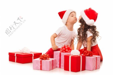 可爱小孩与圣诞礼物图片
