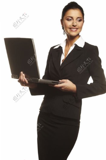 手拿电脑的商务女性图片