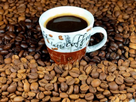 咖啡豆与杯子素材图片