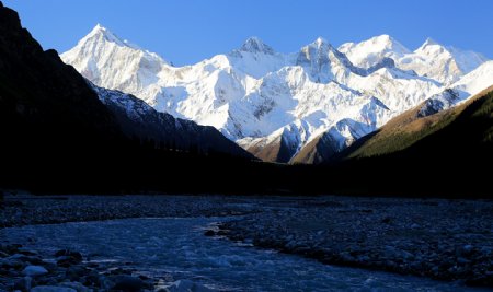 美丽西藏雪山图片