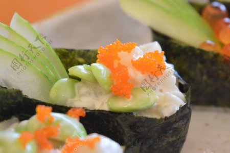 美味鱼子酱寿司图片