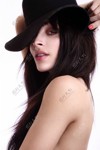 戴帽子的外国美女图片