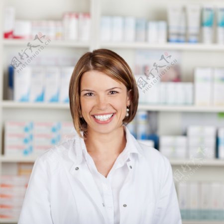 笑容灿烂的药剂师图片