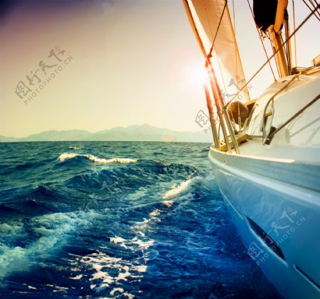 蓝色海洋轮船图片