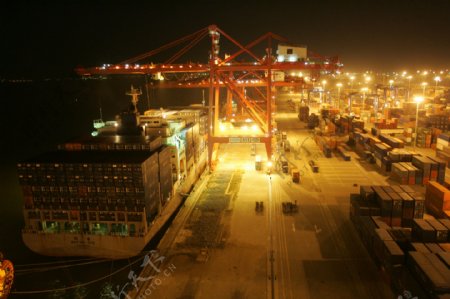 港口货轮集装箱图片