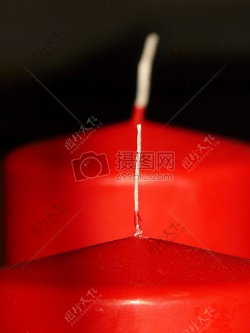红色鲜艳的蜡烛
