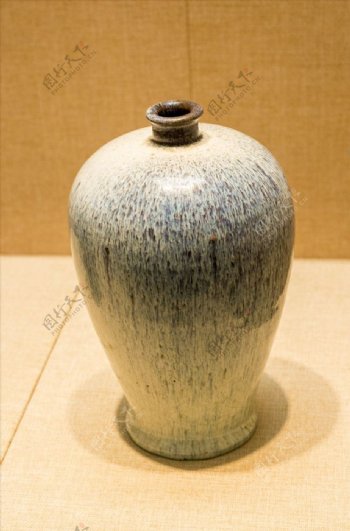 石湾窑翠毛釉梅瓶
