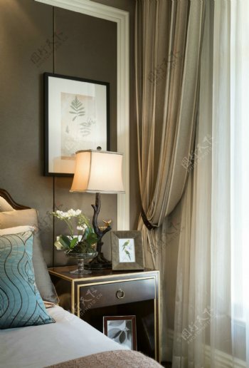 现代简欧时尚卧室窗帘装修效果图