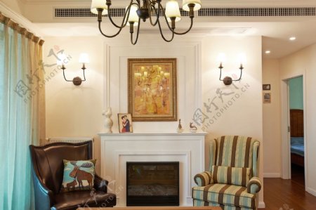 欧式客厅纯色背景墙室内装修效果图