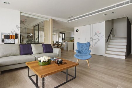 现代复式客厅木地板室内装修效果图