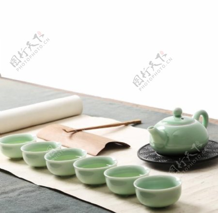 清雅淡绿色陶瓷茶具产品实物