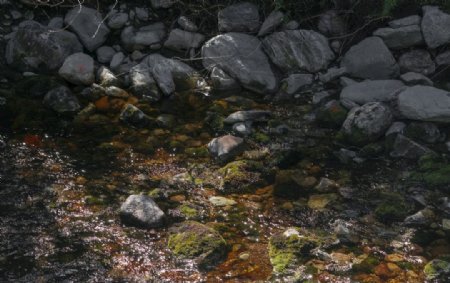 岩石海浪水面山泉鹅卵石