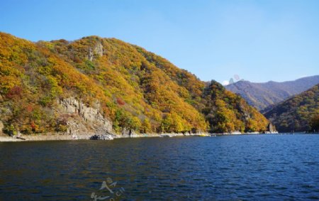 本溪关山湖秋季景色