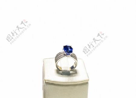 蓝色钻石耳环PNG图片