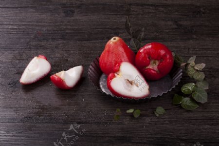 红色新鲜水果洋蒲桃实物图摄影图1