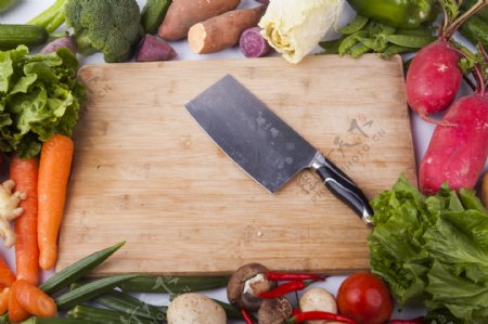 实物图摄影图各种新鲜蔬菜及切菜板1
