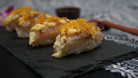 日式料理手握寿司卷