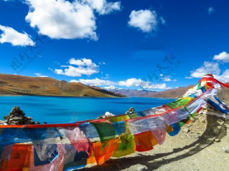 西藏羊卓雍措自然风光