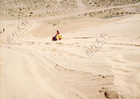 沙漠陡坡滑沙