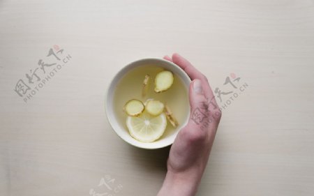 一碗柠檬水