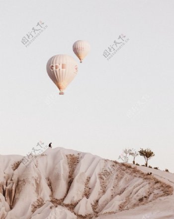 山间热气球